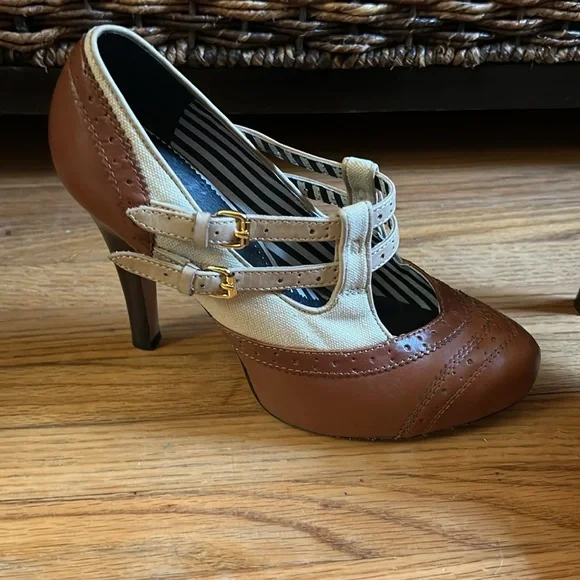 L.A.M.B. Heels - Picture 7 of 7